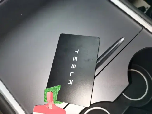 Tesla Model Y — Фото автомобиля 8