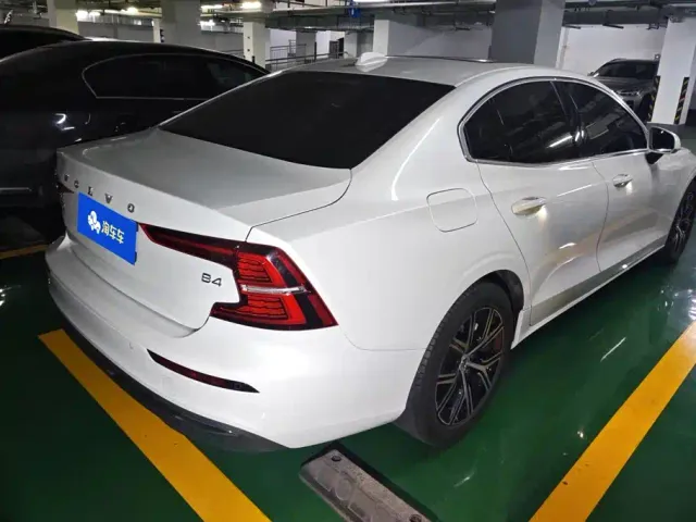 Volvo S60 — Фото автомобиля 3