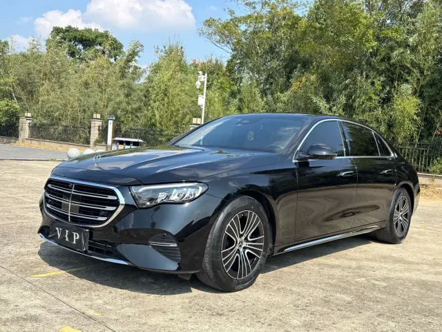 Фотография автомобиля — Mercedes-Benz E-Class