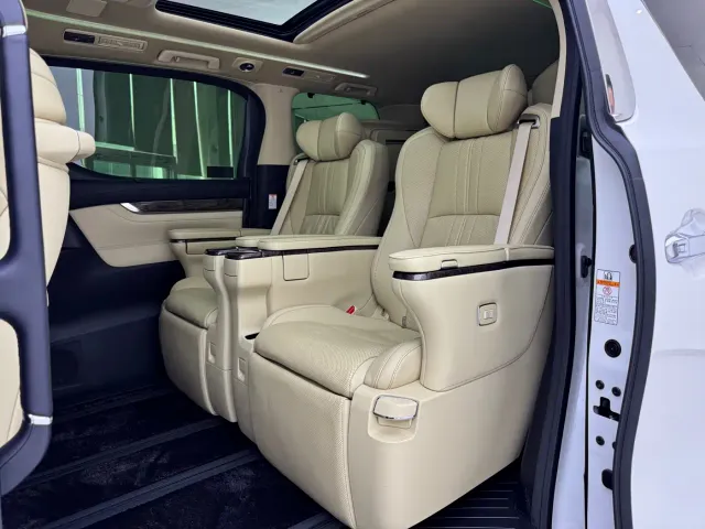 Toyota Alphard — Фото автомобиля 5