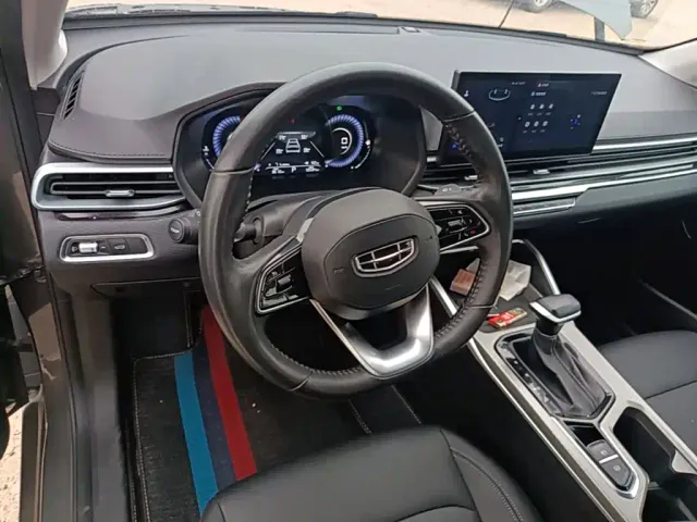 Geely Emgrand — Фото автомобиля 9