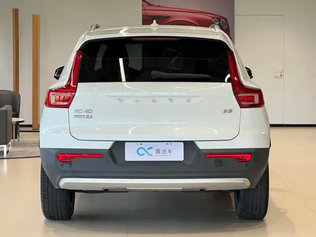 Volvo XC40 — Фото автомобиля 6