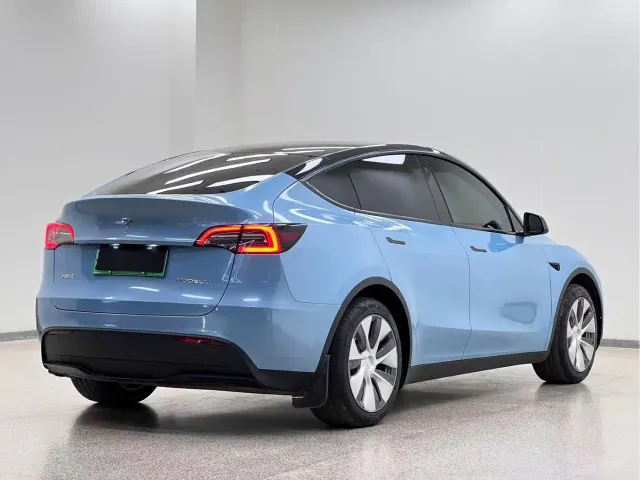 Tesla Model Y — Фото автомобиля 4