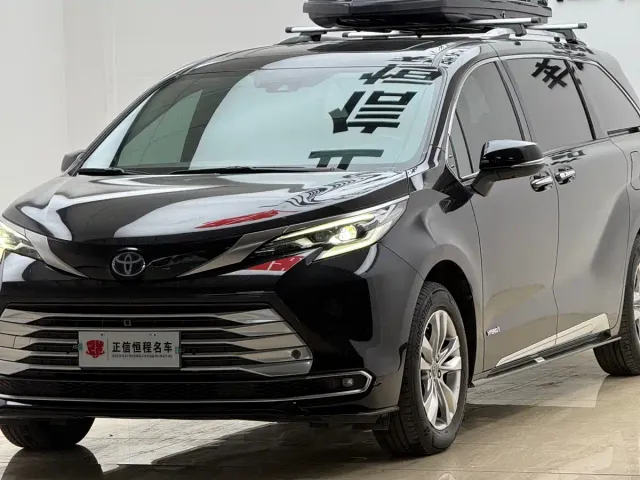 Toyota Sienna — Фото автомобиля 3