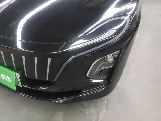 Hongqi E-QM5 — Фото автомобиля 23