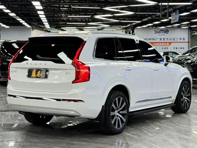 Volvo XC90 — Фото автомобиля 5