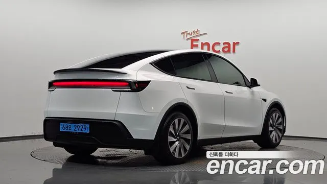 Tesla Model Y — Фото автомобиля 2