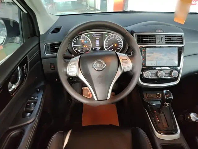 Nissan Tiida — Фото автомобиля 10