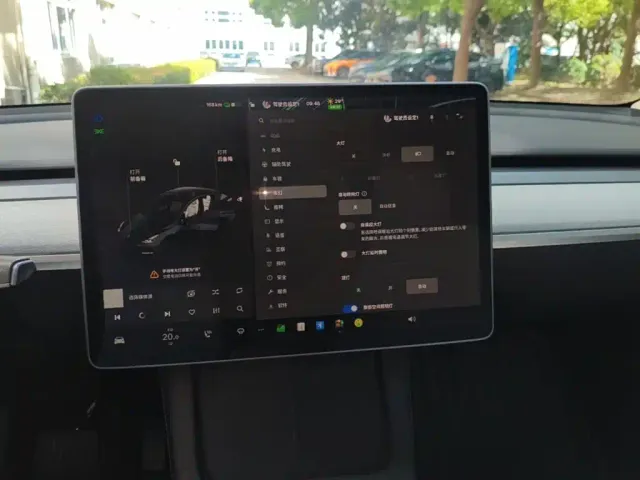 Tesla Model Y — Фото автомобиля 12
