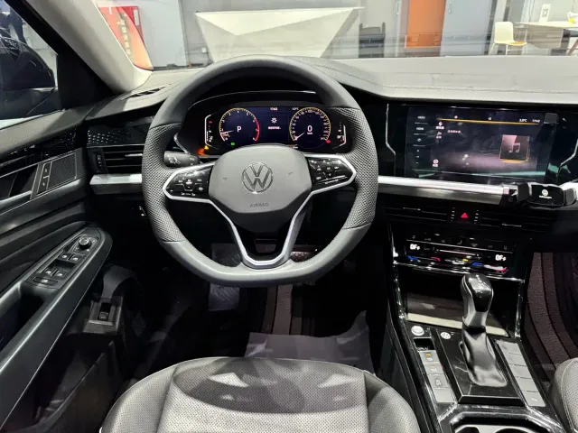 Volkswagen Passat — Фото автомобиля 13