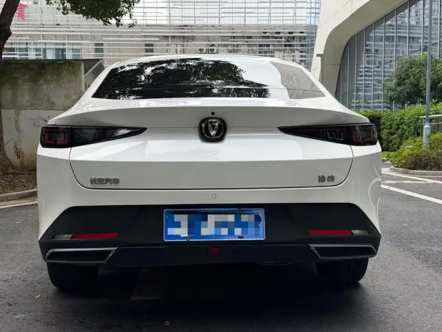 Changan Eado — Фото автомобиля 4