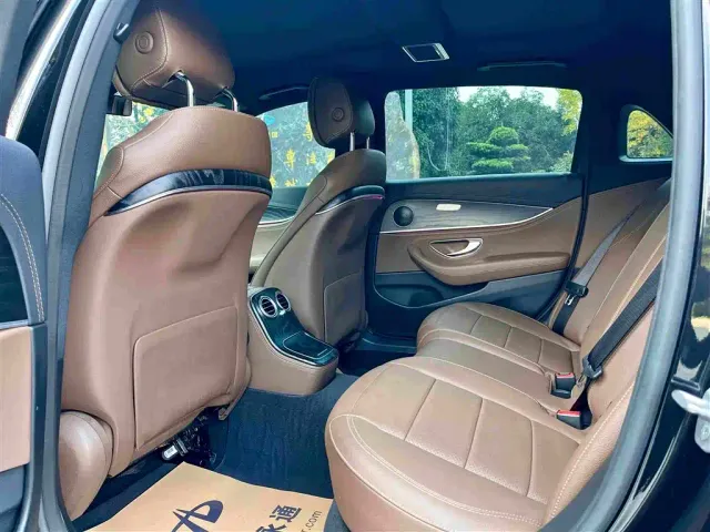 Mercedes-Benz E-Class — Фото автомобиля 7
