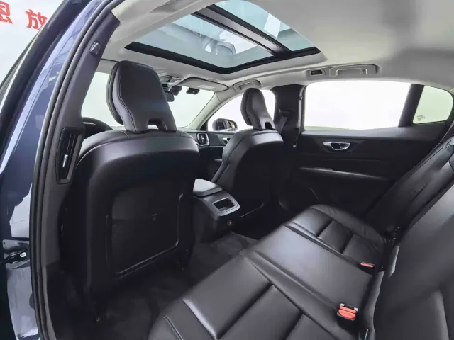 Volvo S60 — Фото автомобиля 14