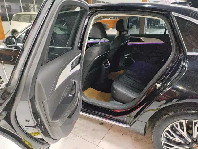 Hongqi H5 — Фото автомобиля 5