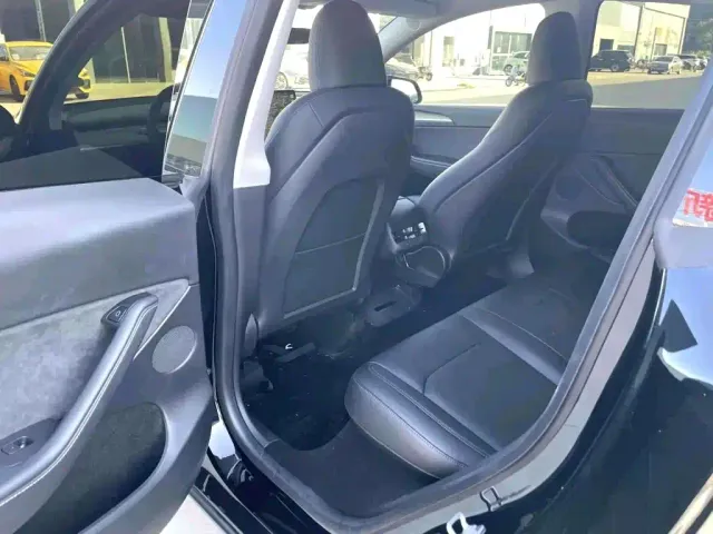 Tesla Model Y — Фото автомобиля 4