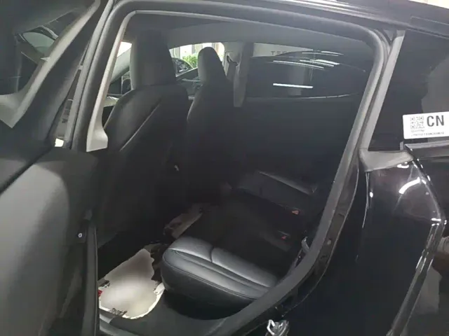 Tesla Model Y — Фото автомобиля 16