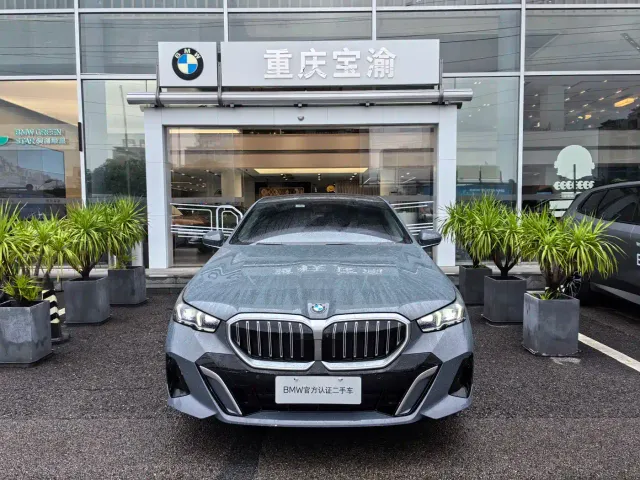 BMW 5 Series — Фото автомобиля 2