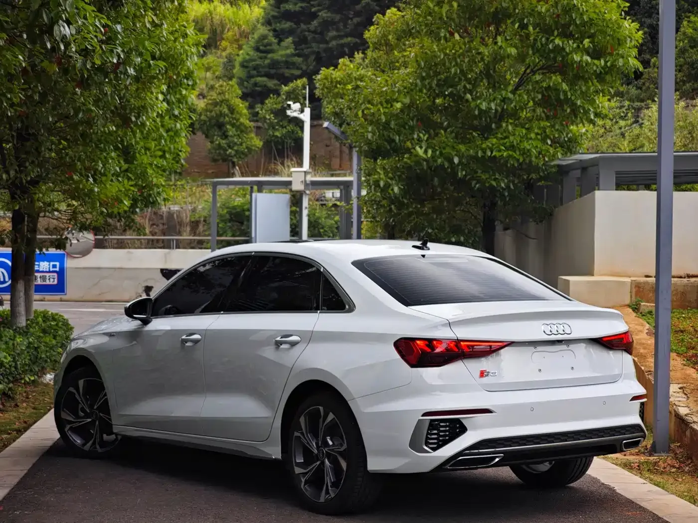 Audi Audi A3 2024 Model A3L Limousine 35 TFSI Luxury Sport — Фото автомобиля 3
