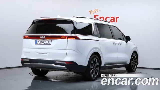Kia Carnival Generation 4 — Фото автомобиля 2