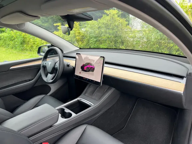 Tesla Model Y — Фото автомобиля 8