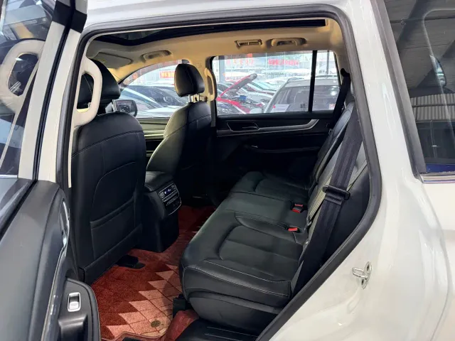 Roewe RX8 — Фото автомобиля 9