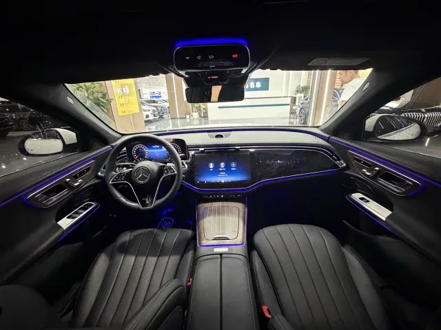 Mercedes-Benz E-Class — Фото автомобиля 4