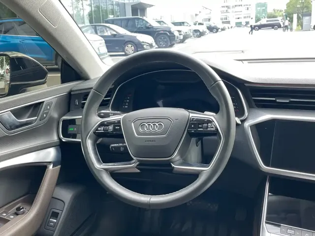 Audi A7L — Фото автомобиля 10