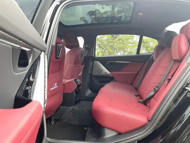 BMW 5 Series — Фото автомобиля 8