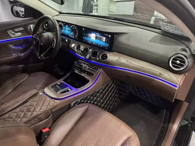 Mercedes-Benz E-Class — Фото автомобиля 20