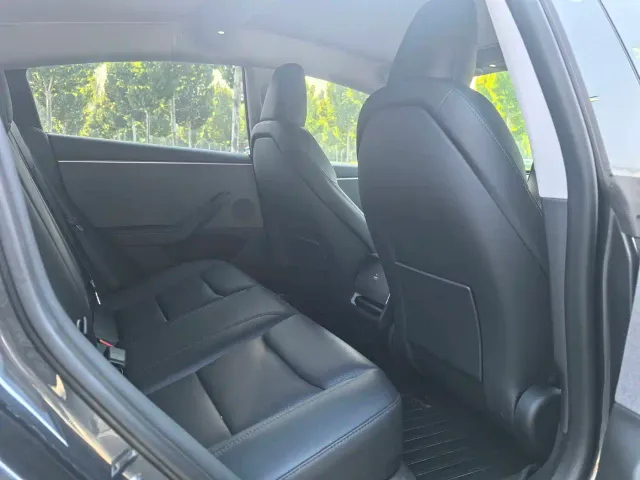 Tesla Model 3 — Фото автомобиля 6