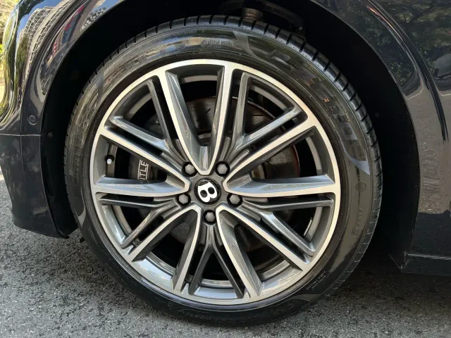 Bentley Flying Spur — Фото автомобиля 25