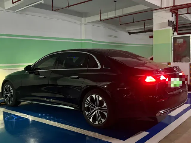 Mercedes-Benz E-Class — Фото автомобиля 5