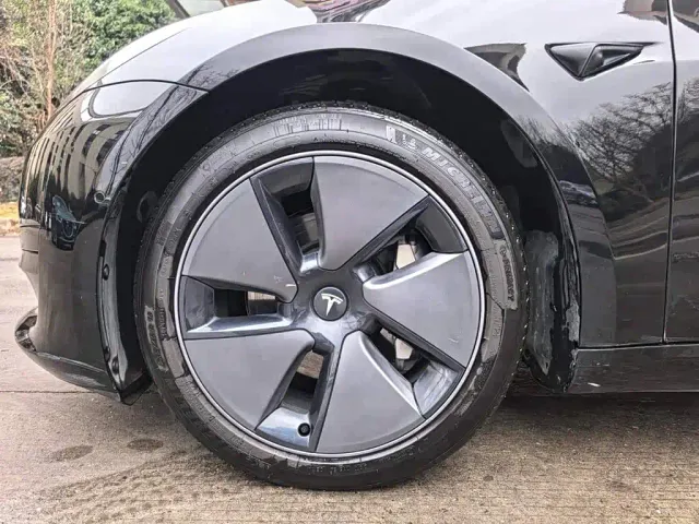 Tesla Model 3 — Фото автомобиля 13