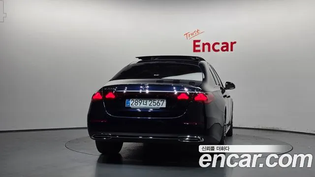 Mercedes-Benz E-Class — Фото автомобиля 3