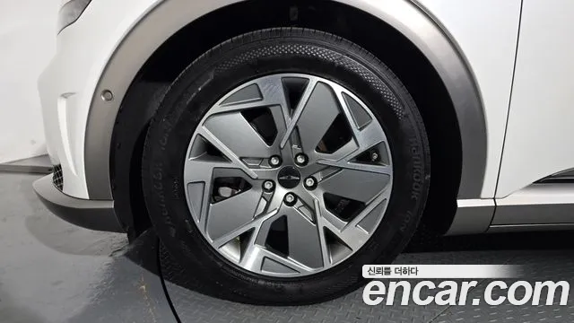 Genesis GV60 — Фото автомобиля 5