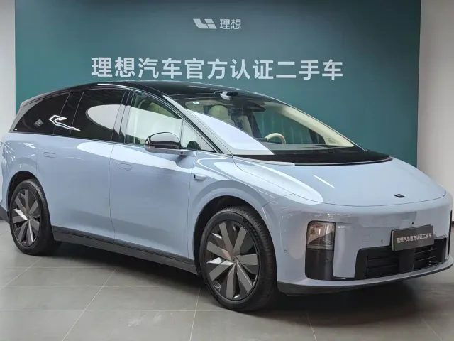Li Auto i8 — Фото автомобиля 3