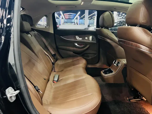 Mercedes-Benz E-Class — Фото автомобиля 17