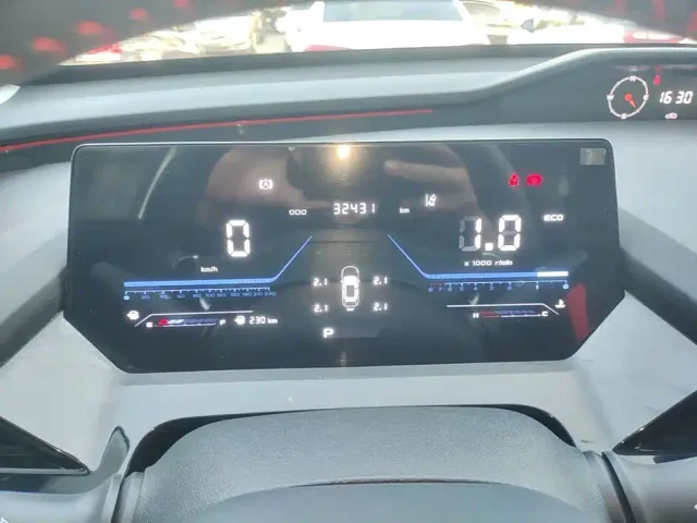 Changan Z6 — Фото автомобиля 11