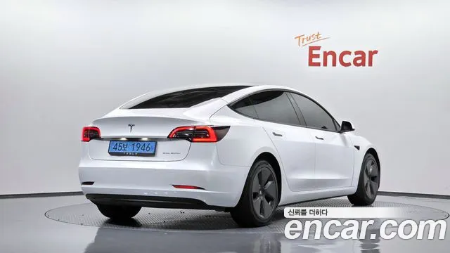 Tesla Model 3 — Фото автомобиля 2