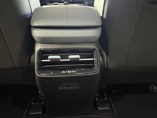 GAC Aion Y — Фото автомобиля 12
