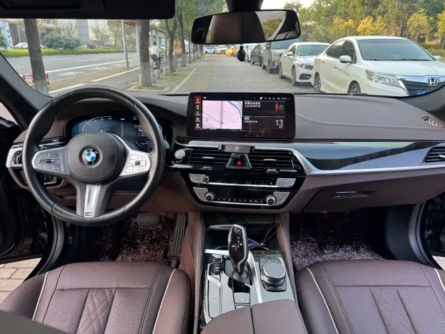 BMW 5 Series — Фото автомобиля 5