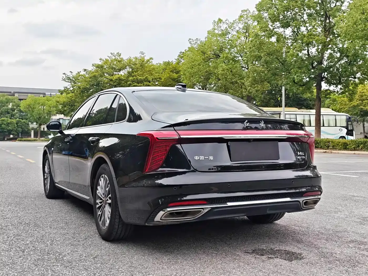 Hongqi Hongqi H5 2023 1.5T DCT Smart Connect Joy Edition — Фото автомобиля 5