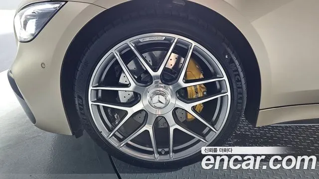 Mercedes-Benz AMG GT 4 двери 43 4MATIC+ Dynamic Golden Daylight — Фото автомобиля 5