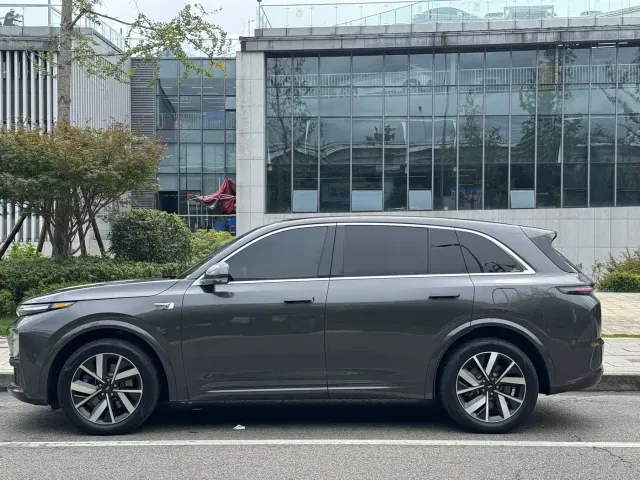 Li Auto L7 — Фото автомобиля 4