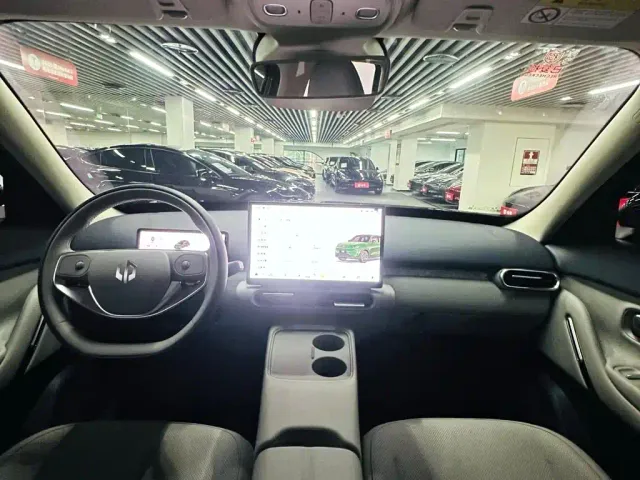 Leapmotor A10 — Фото автомобиля 8