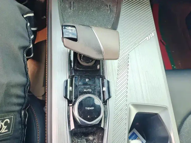 Changan Oshan Z6 EV — Фото автомобиля 16
