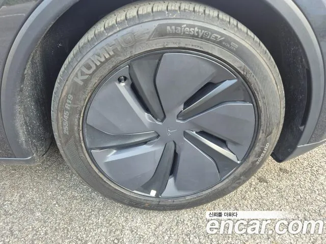 Tesla Model Y — Фото автомобиля 5