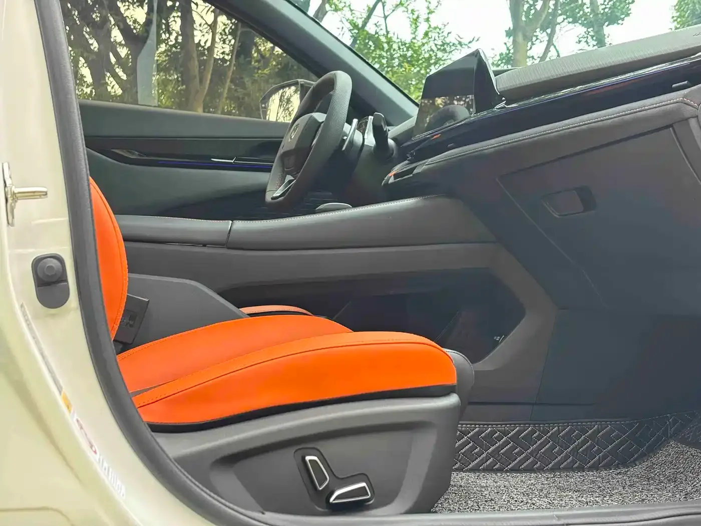 Changan Changan UNI-V 2024 1.5T Deluxe Sport — Фото автомобиля 21