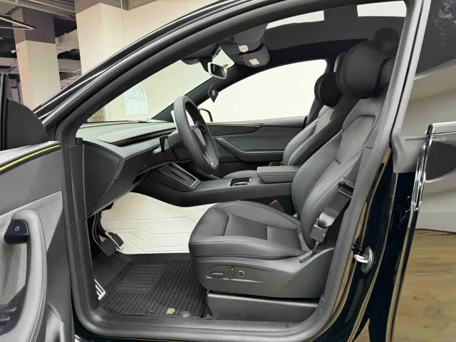 Tesla Model Y — Фото автомобиля 7