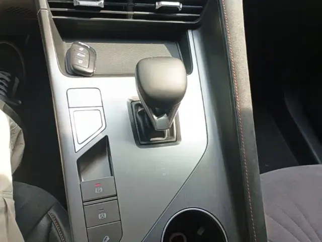 Roewe D5X DMH — Фото автомобиля 13